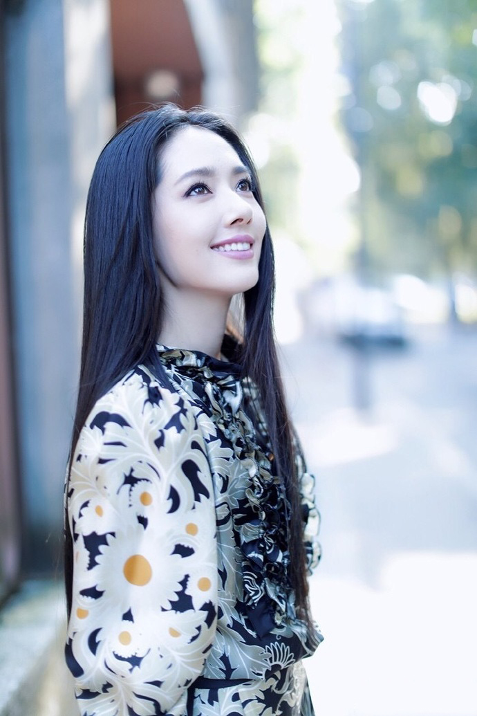 郭碧婷亮相巴黎时装周图片 东方气质受追捧图片