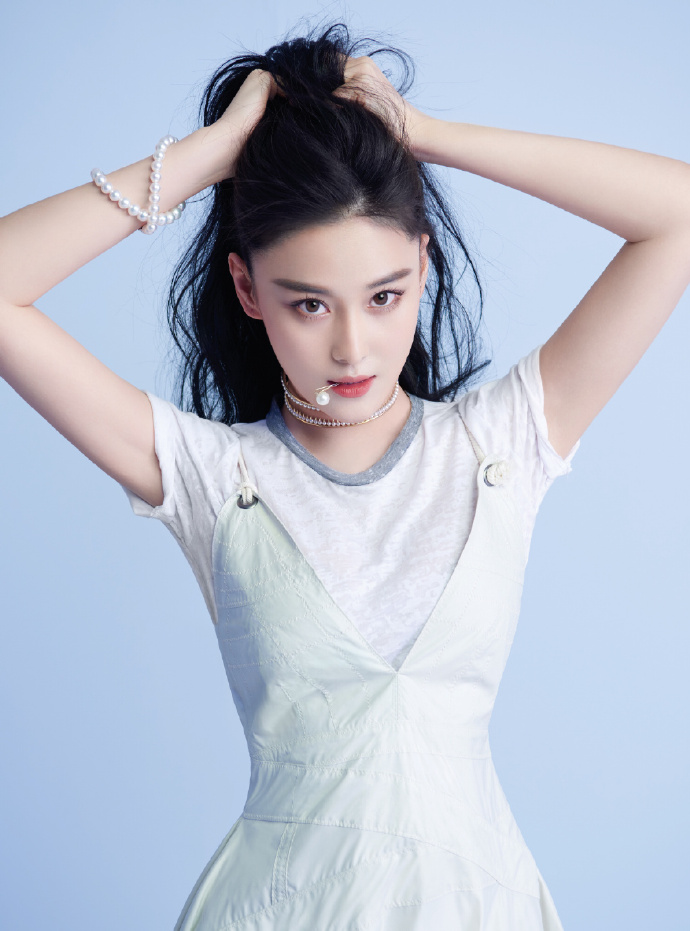 张馨予性感长裙礼服高清图片图片