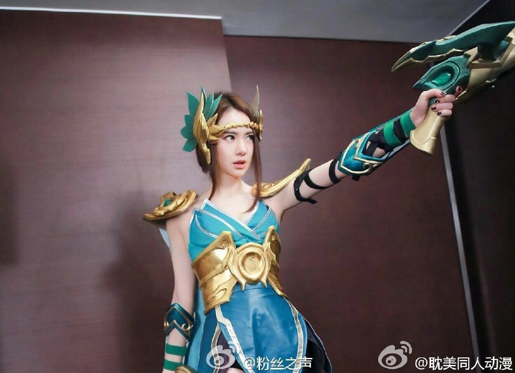 洛天依金丝雀可爱萝莉丝袜美腿Cosplay写真图片
