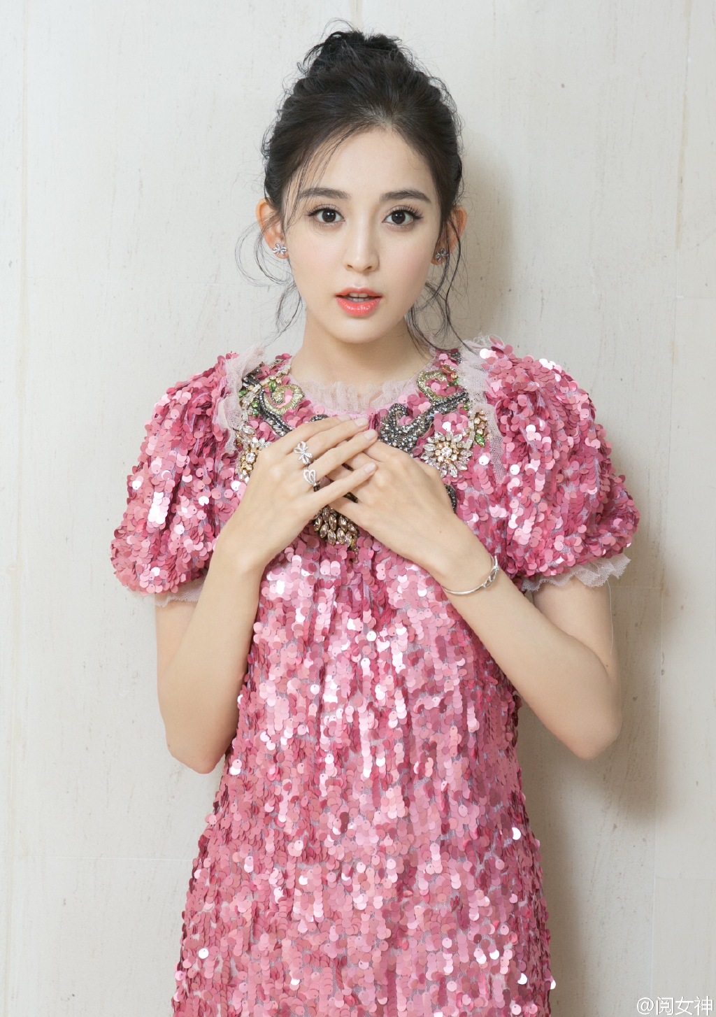 中国内地新疆乌鲁木齐市影视女演员古力娜扎清秀写真手机壁纸图片 中国内地新疆乌鲁木齐市影视女演员古力娜扎清秀写真手机壁纸图片