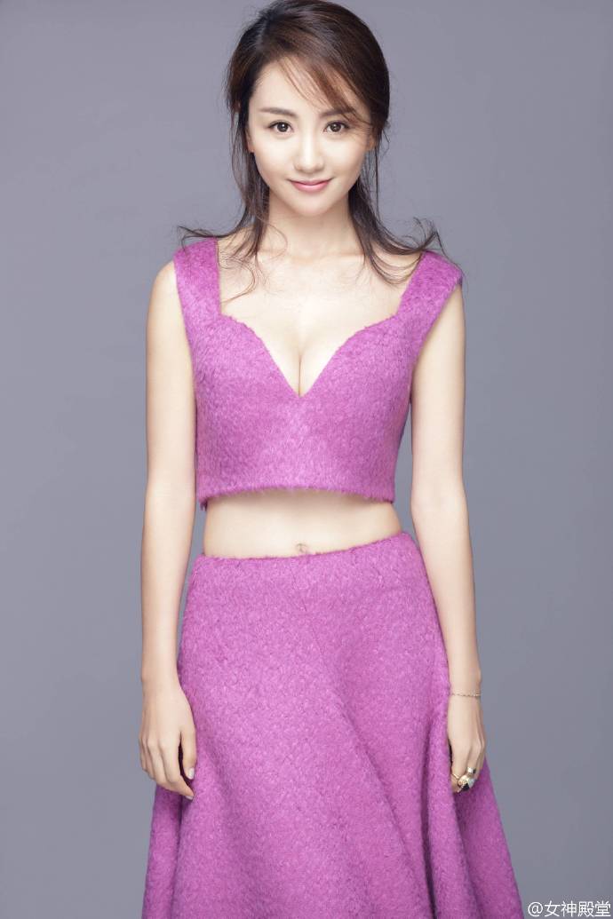高清中国内地云南保山女演员杨蓉气质时尚街拍写真图片美人为馅图片