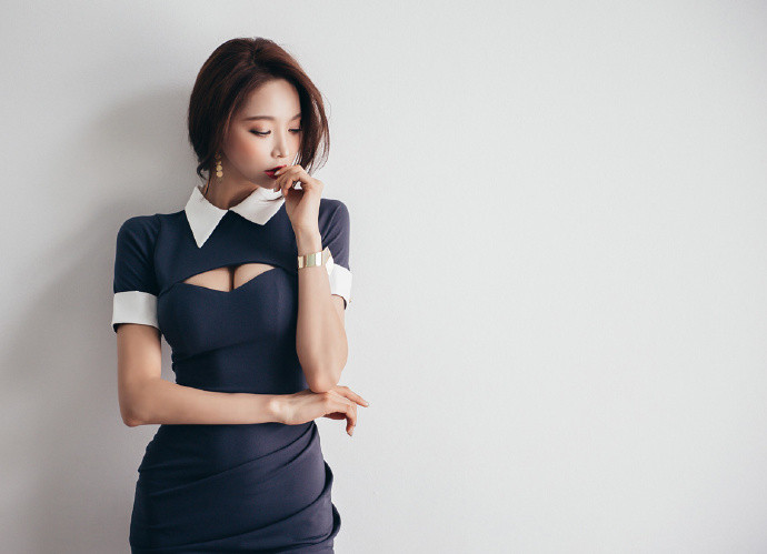 极品美女肉色丝袜美腿OL装性感写真图片图片