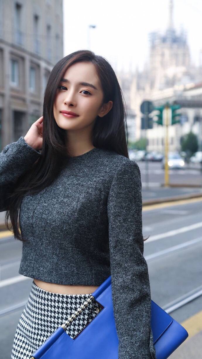 时尚女星杨幂好身材轻松驾驭各种服饰美艳图片