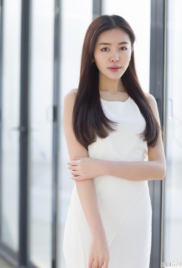 中国湖南内地女艺人赵多娜小白裙丸子头可爱清新写真图片图片