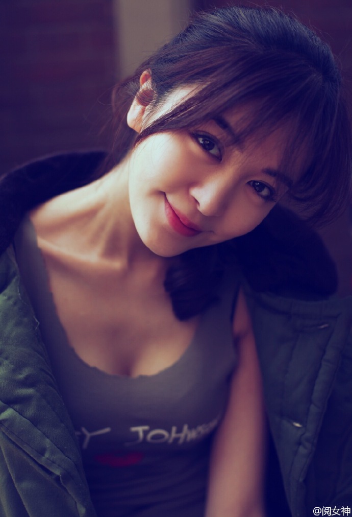 中国湖南内地女艺人赵多娜小白裙丸子头可爱清新写真图片图片