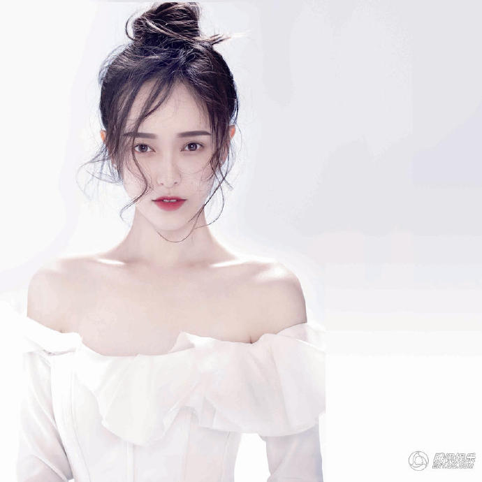 时尚教主唐嫣俏皮美丽黑白时髦明星写真图片