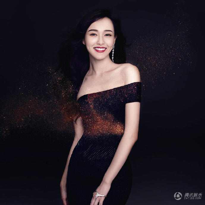 唐嫣丸子头俏皮活泼黑色礼服裙妩媚迷人写真图片