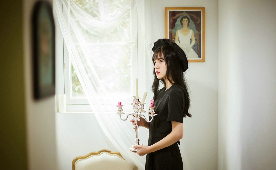 短发透视装美女性感高跟黑丝美腿诱人写真图片图片
