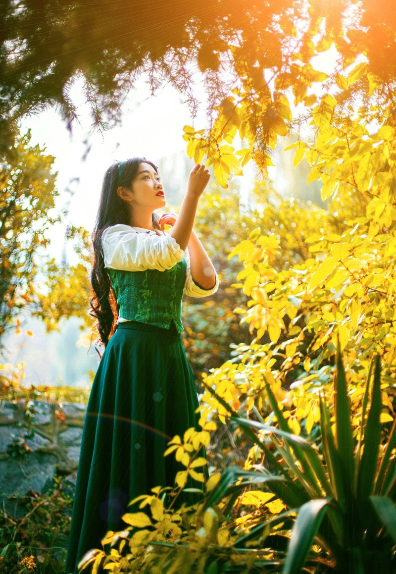 短发少妇十六性感居家写真图片图片