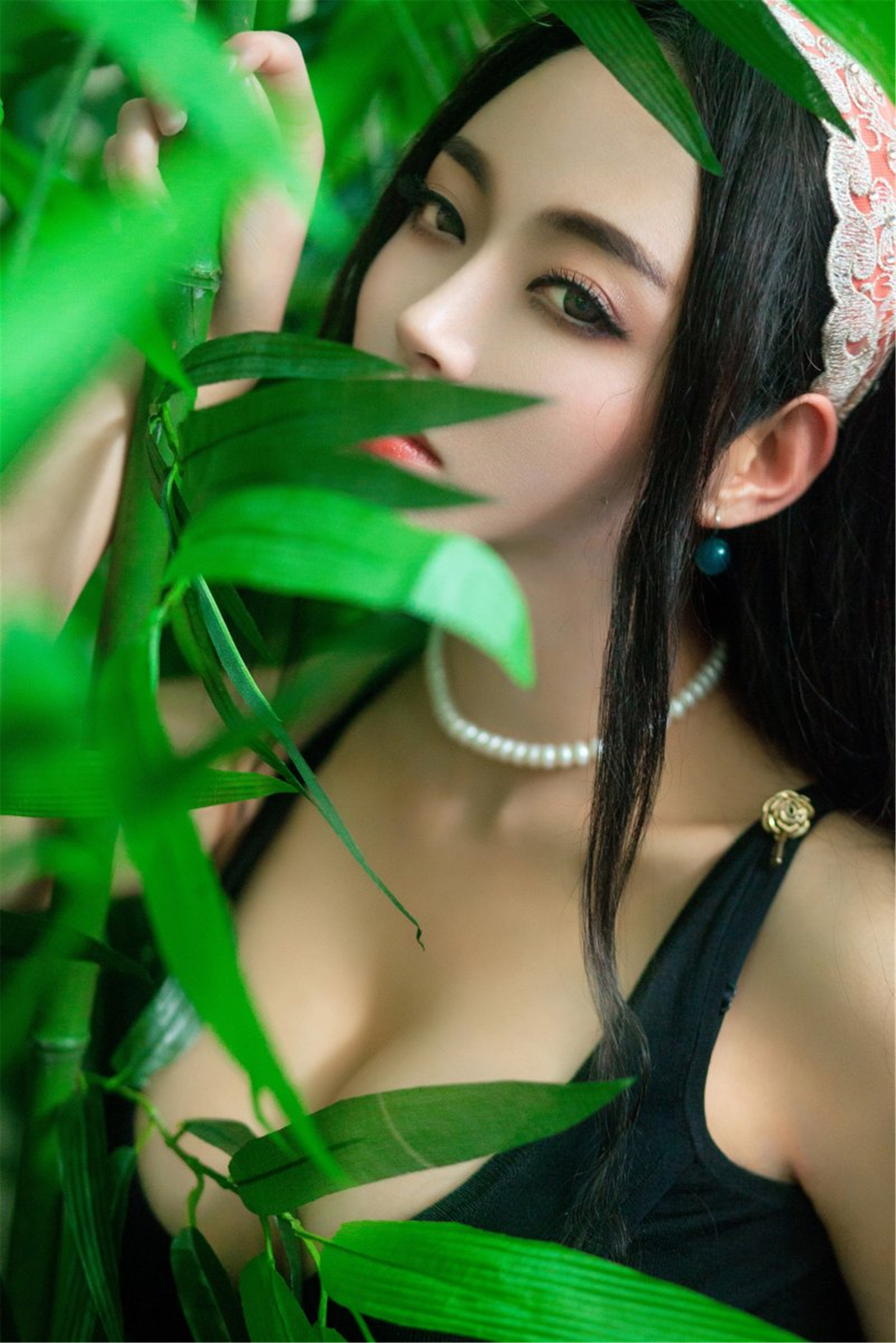 高清陕西省延安美女F杯潘春春蕾丝裙呼之欲出图片