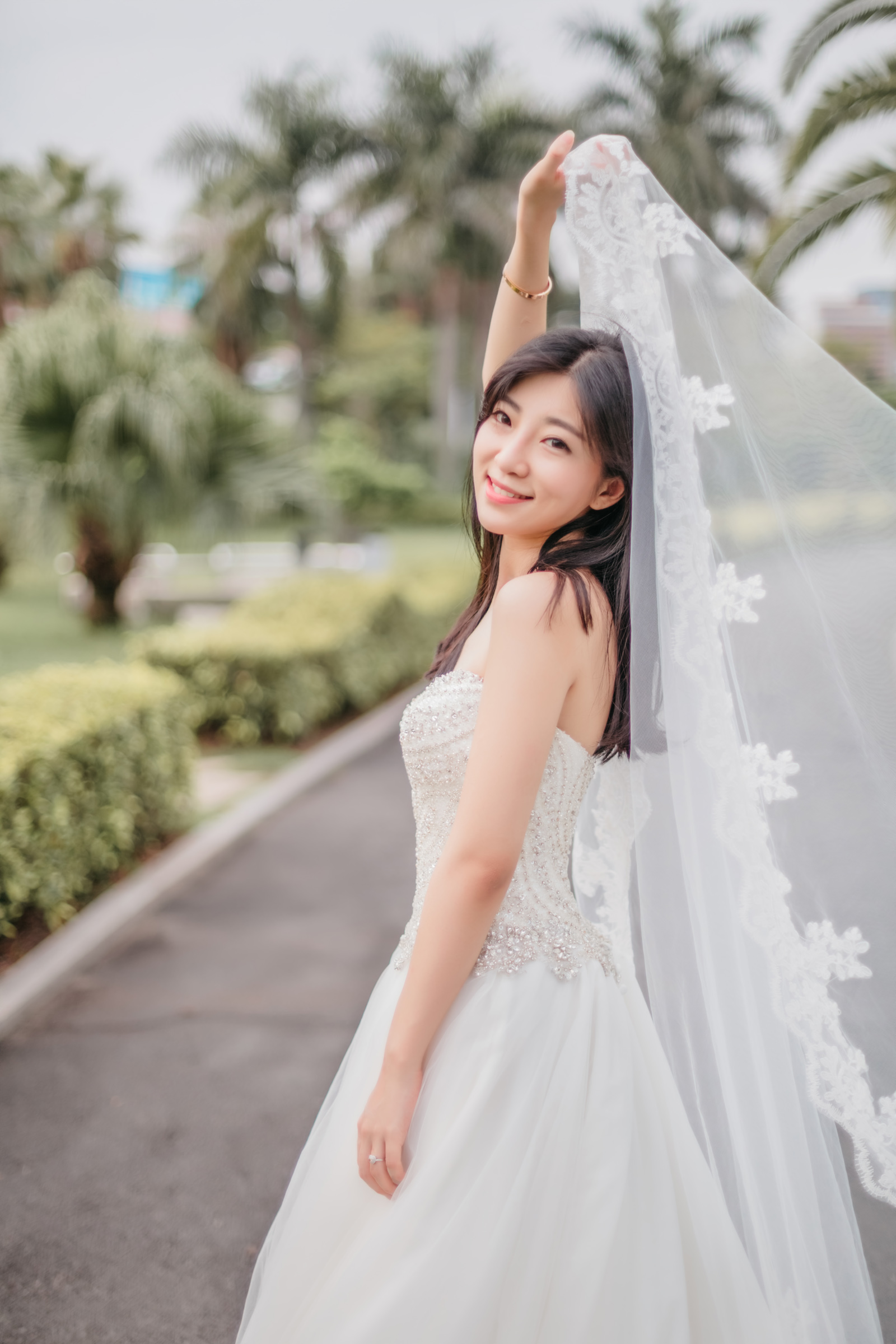 吴倩婚纱长裙唯美写真图片 武大校花吴倩图片写真集合图片