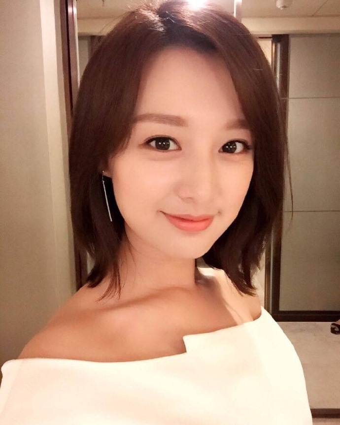 韩国女星金智媛时尚风格杂志写真图片图片