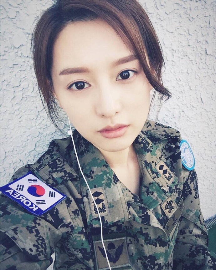 韩国女星金智媛时尚风格杂志写真图片图片