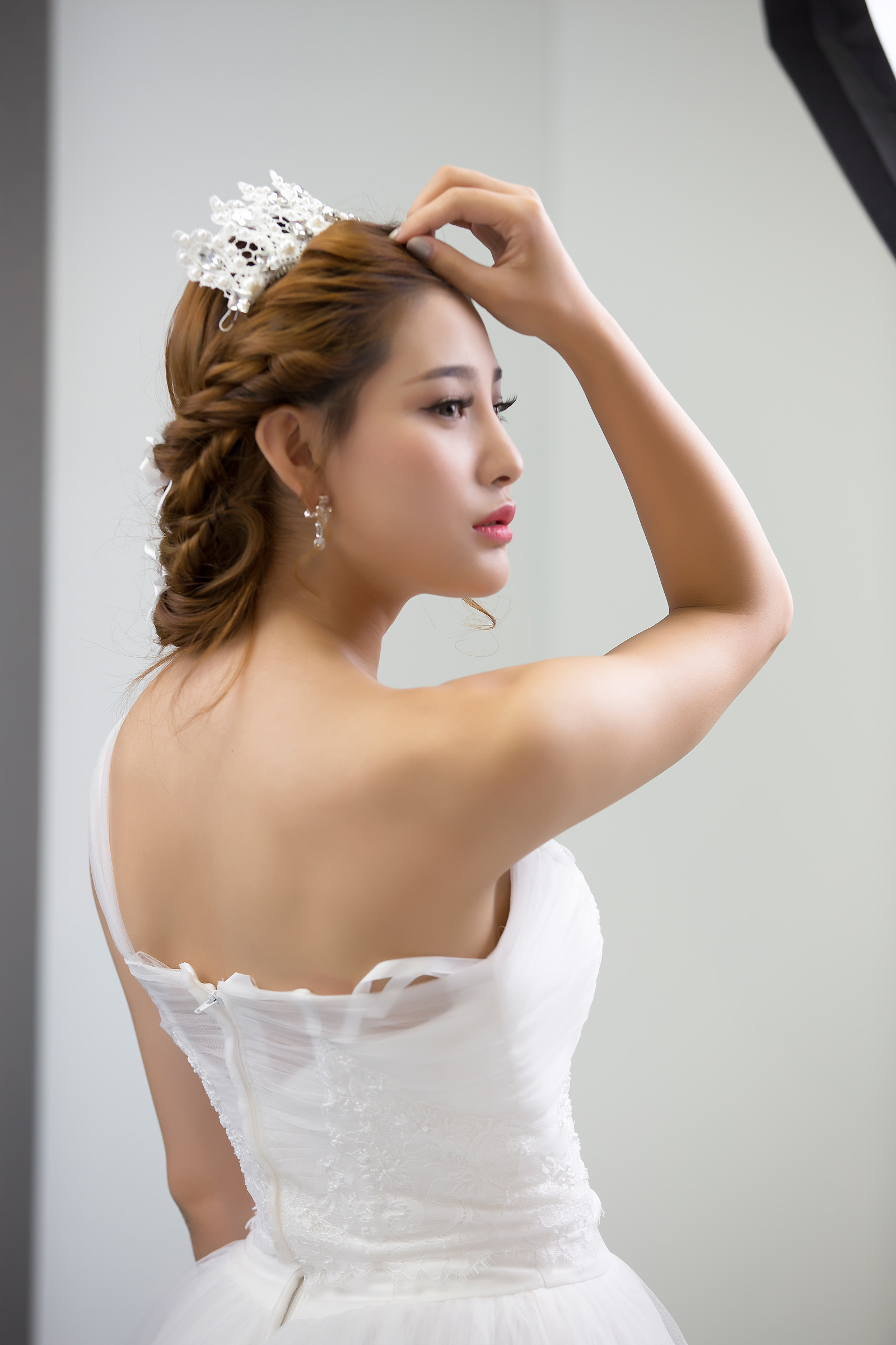 吴倩婚纱长裙唯美写真图片 武大校花吴倩图片写真集合图片