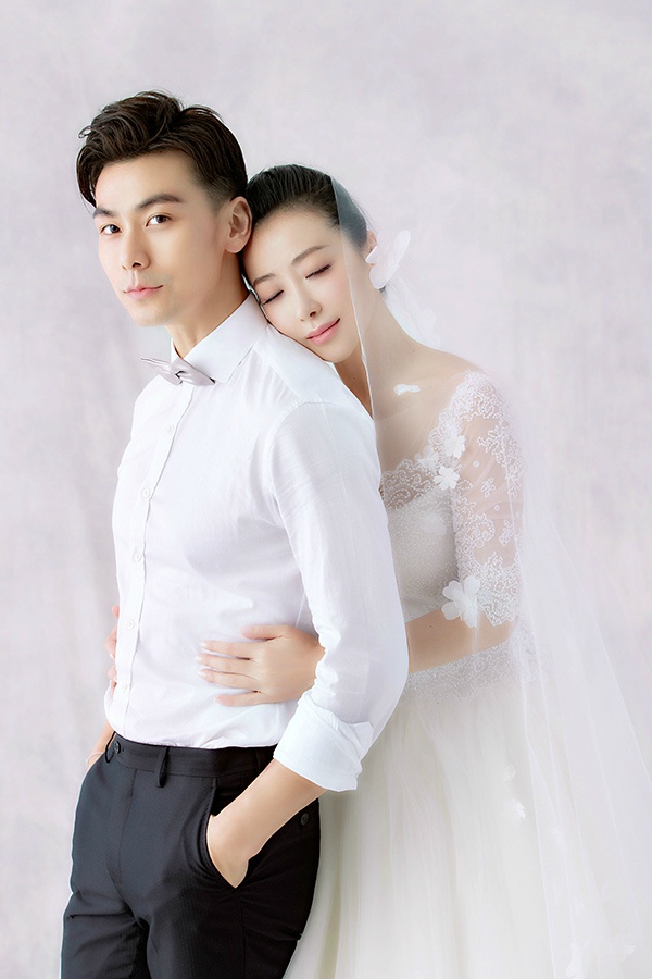 钟丽缇与张伦硕曝光婚纱照：姐弟恋修成正果图片