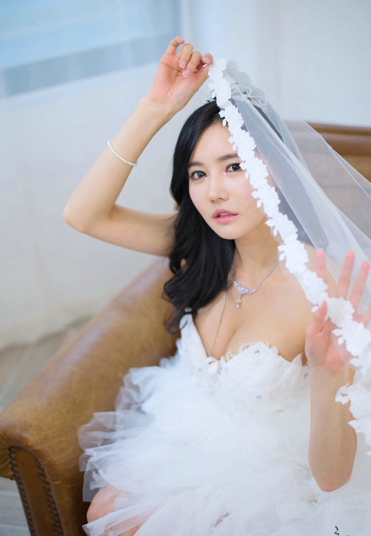 容祖儿首披婚纱 愿做小女人图片