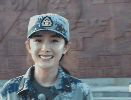 人气小花旦杨幂夏日复古风甜美写真桌面壁纸(二)图片