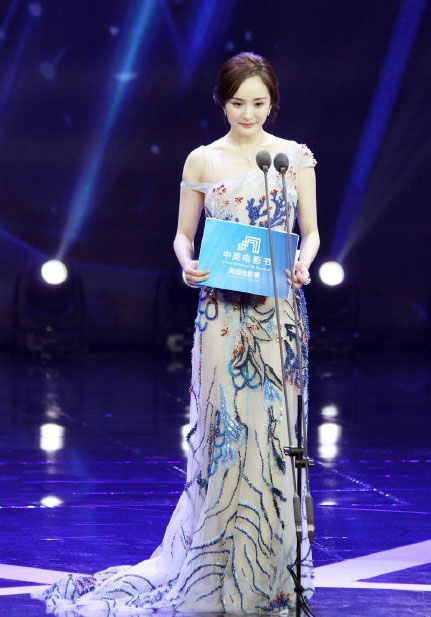 人气小花旦杨幂夏日复古风甜美写真桌面壁纸(三)图片