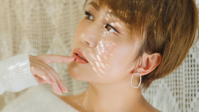 高清辽宁省丹东市宽甸满族自治美女马丽红色高叉长裙性感写真图片图片