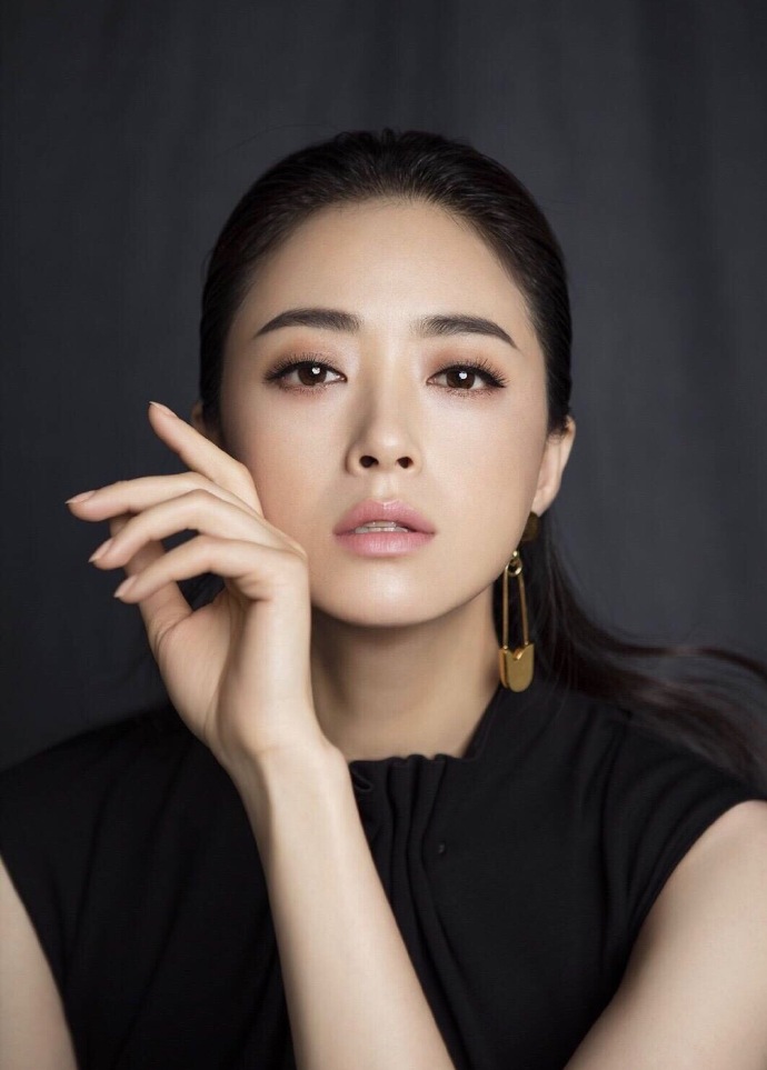 高清内地祖籍湖南益阳女演员华妃蒋欣诠释性感中的小清新时尚唯美写真图片
