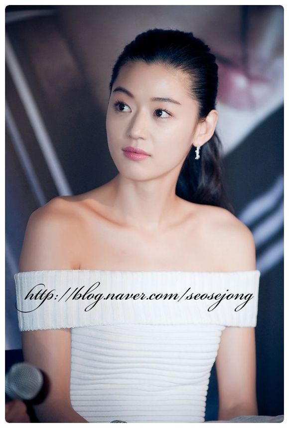 韩国首尔女演员来自星星的你女神全智贤写真图片图片