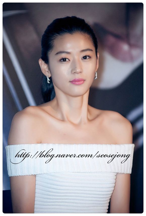 韩国首尔女演员来自星星的你女神全智贤写真图片图片