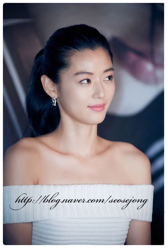 韩国首尔女演员来自星星的你女神全智贤写真图片图片