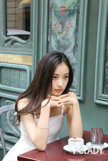性感女星倪妮礼服行走在戛纳明艳动人图片