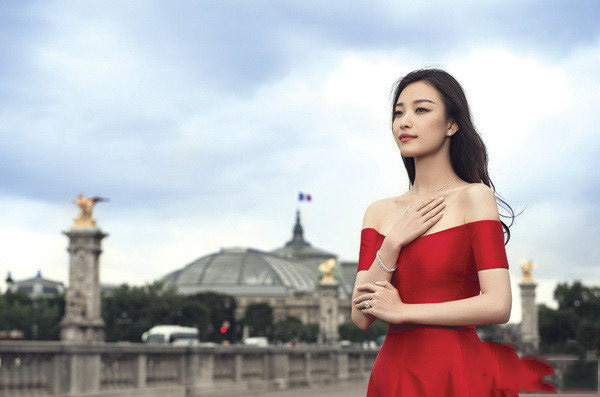 性感女星倪妮礼服行走在戛纳明艳动人图片