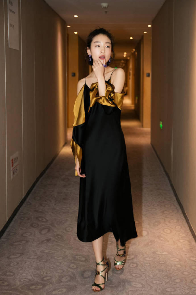 高清中国内地影视河北省石家庄女演员周冬雨百变造型时尚杂志写真图片壁纸图片