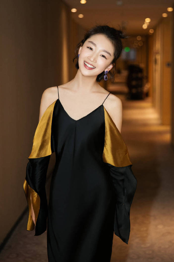 高清中国内地影视河北省石家庄女演员周冬雨百变造型时尚杂志写真图片壁纸图片