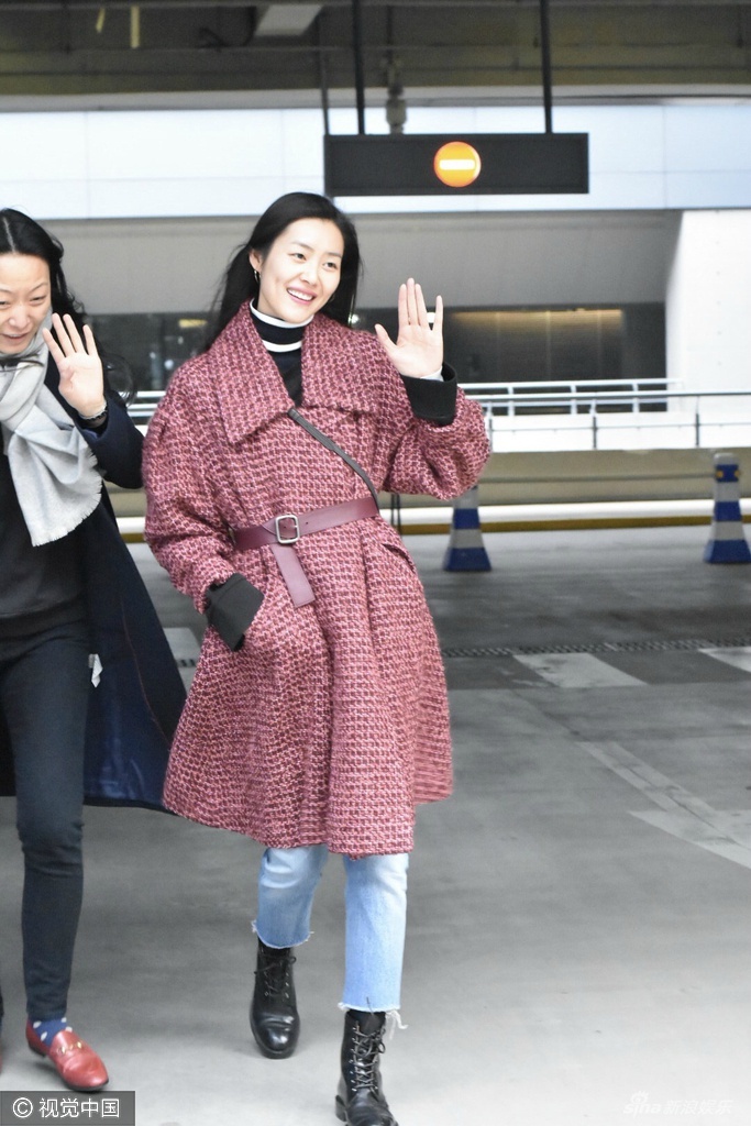 高清湖南省湘西吉首市美女沈梦辰刘雯最新机场街拍图片图片