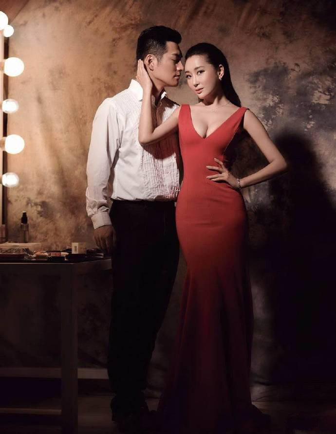 严屹宽杜若溪婚纱写真图片 明星夫妻温馨写真图片图片