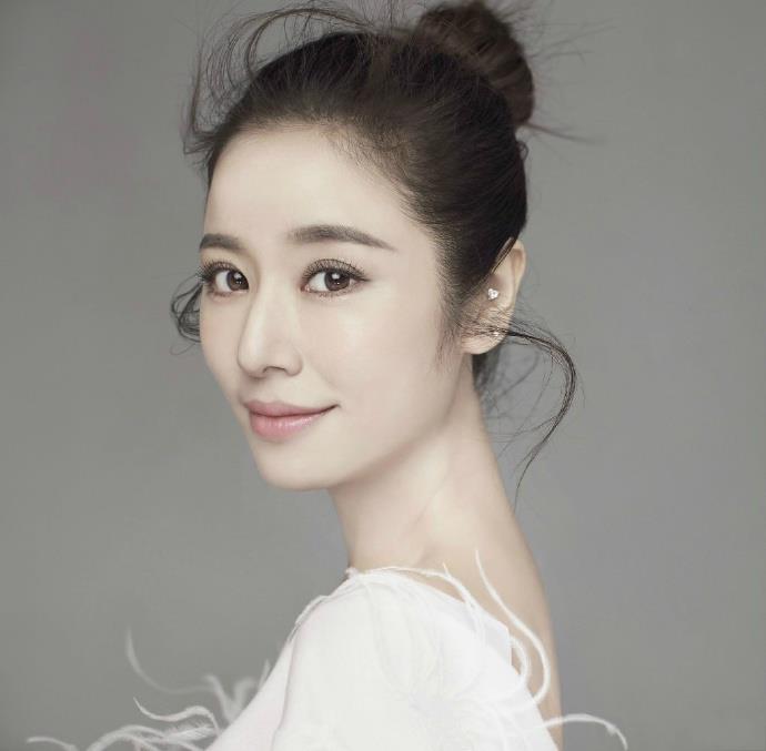 韩团miss A成员孟佳时尚杂志写真图片