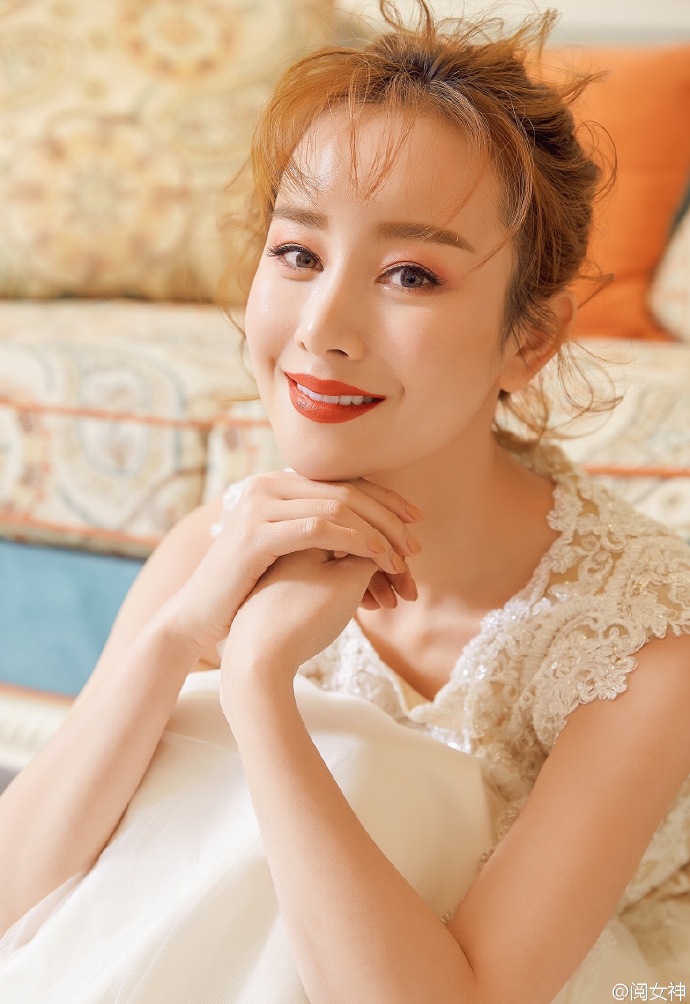 撒娇女王发杨乐乐何炅婚纱照  演绎苦情小三撒娇图片