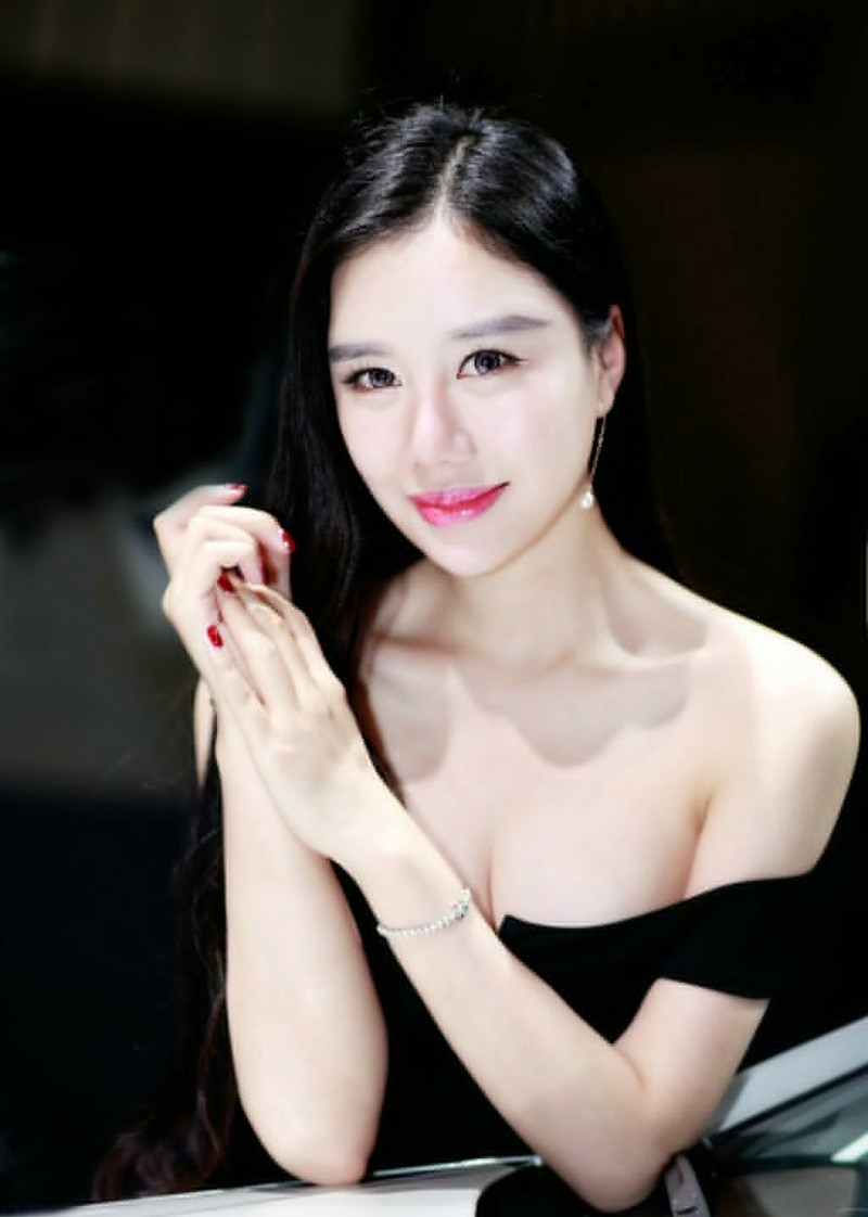 气质妖艳美女粉色紧身包臀裙紧致完美腰身长腿诱惑写真(二)图片