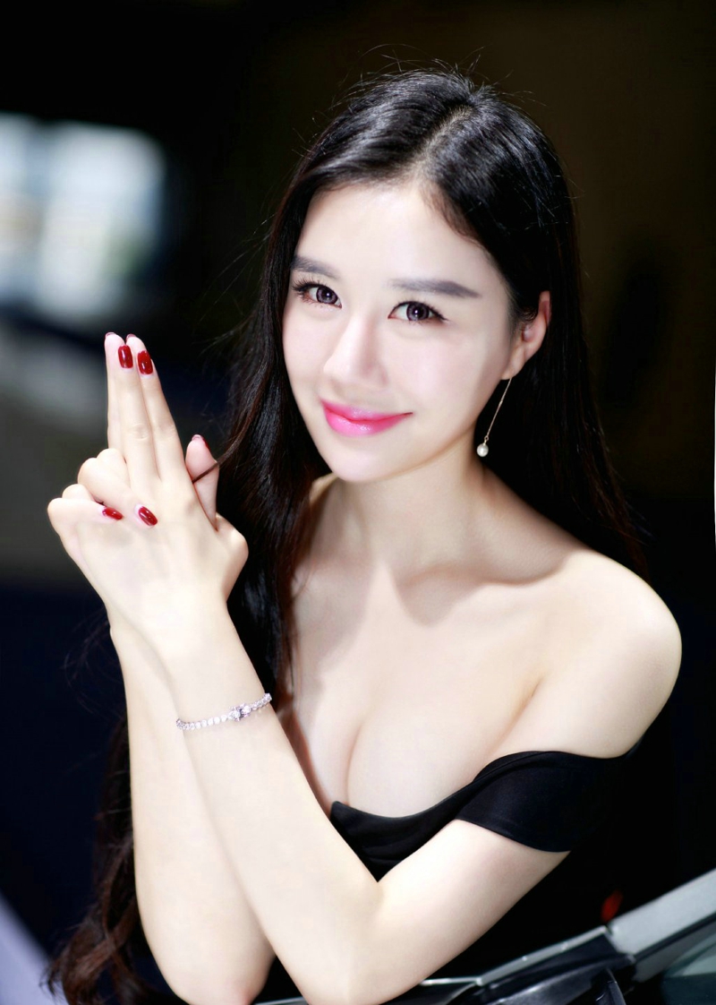 气质妖艳美女粉色紧身包臀裙紧致完美腰身长腿诱惑写真(二)图片