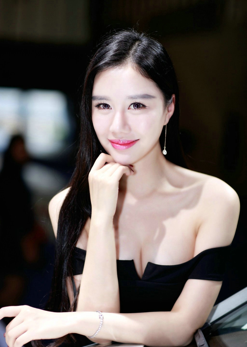 气质妖艳美女粉色紧身包臀裙紧致完美腰身长腿诱惑写真(二)图片
