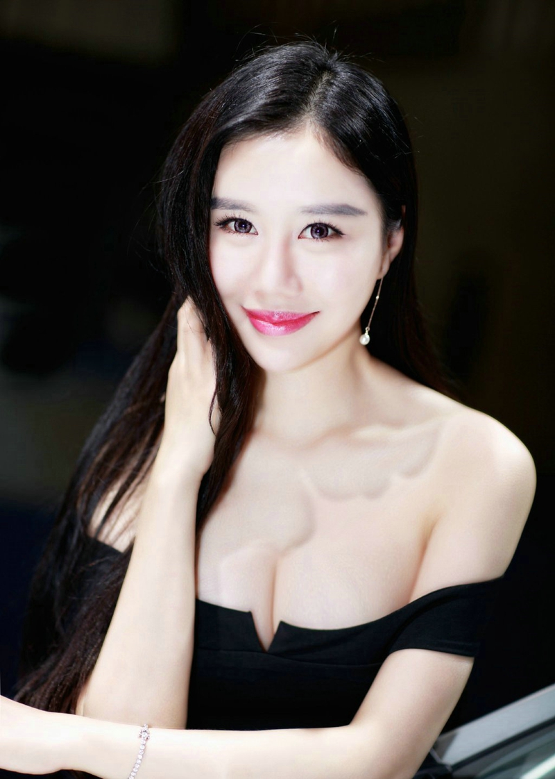 气质妖艳美女粉色紧身包臀裙紧致完美腰身长腿诱惑写真(二)图片