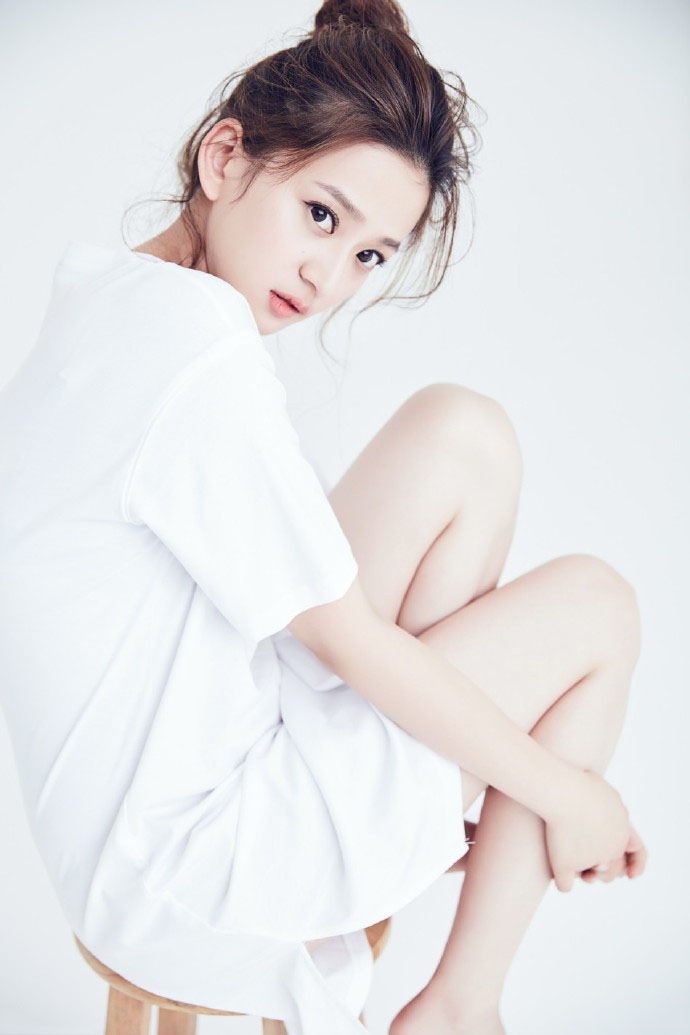 高清内陆美女明星唐本纯白诱惑私房照图片图片