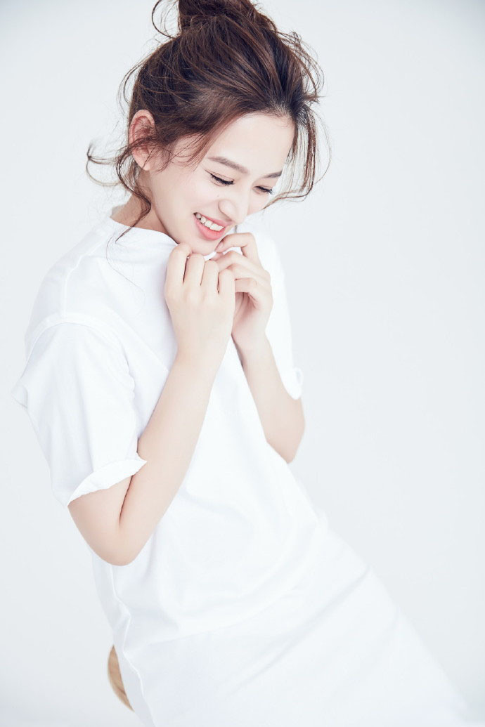 高清内陆美女明星唐本纯白诱惑私房照图片图片