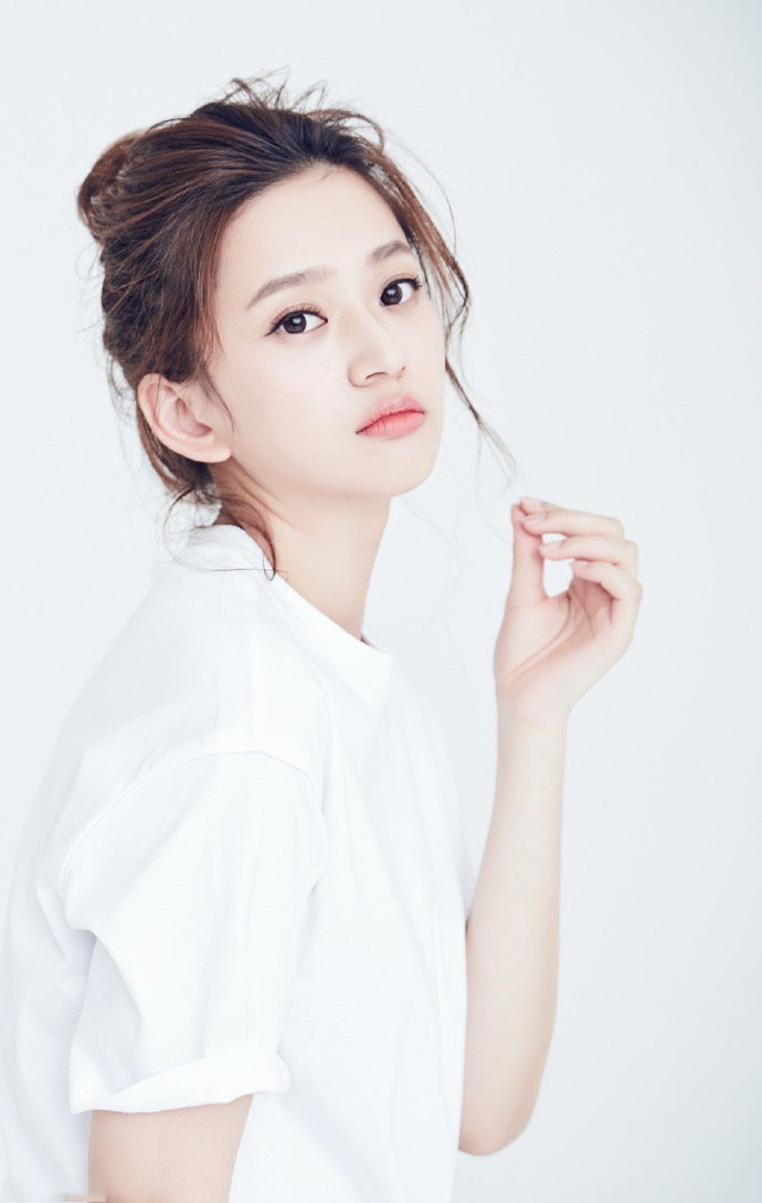 高清内陆美女明星唐本纯白诱惑私房照图片图片
