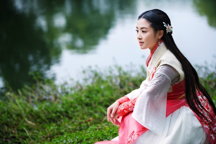 性感可爱女星张含韵时尚写真风韵女人味图片