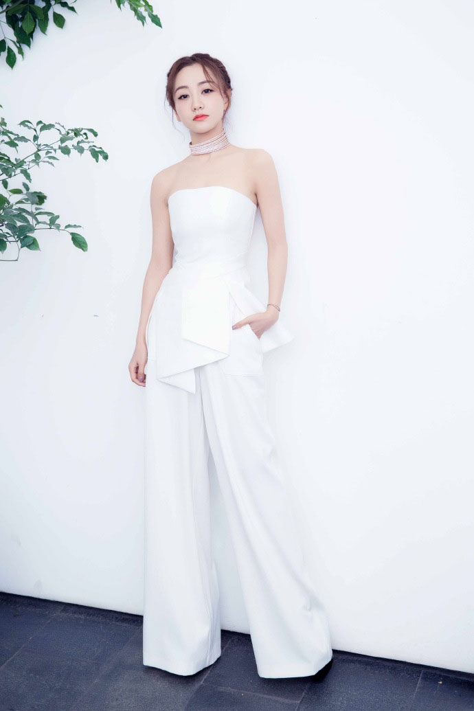 高清中国内地云南保山女演员杨蓉白色套装性感迷人图片图片 高清中国内地云南保山女演员杨蓉白色套装性感迷人图片图片