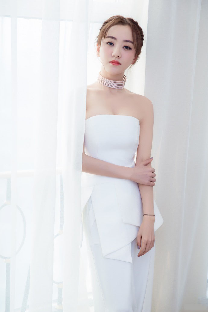 高清中国内地云南保山女演员杨蓉白色套装性感迷人图片图片 高清中国内地云南保山女演员杨蓉白色套装性感迷人图片图片