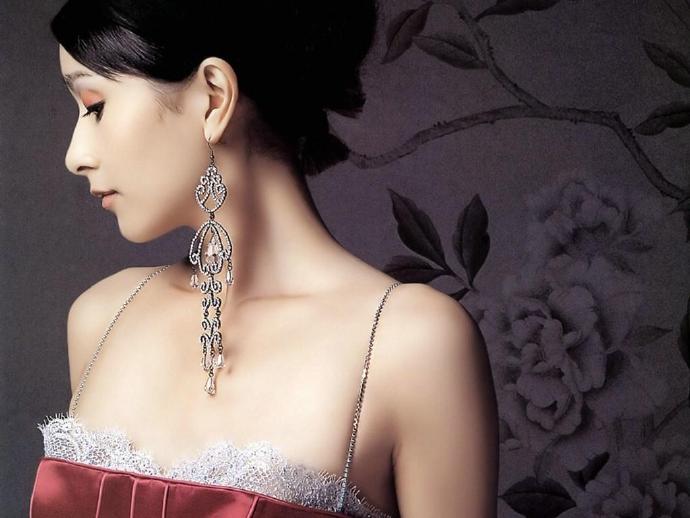华语影视上海女演员杨恭如抹胸裙美艳生日写真图片图片