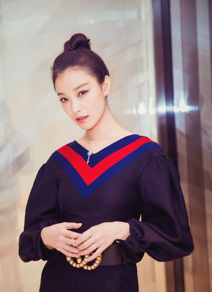 娱乐圈好姐妹杨颖angelababy和倪妮搞笑摄影图片图片
