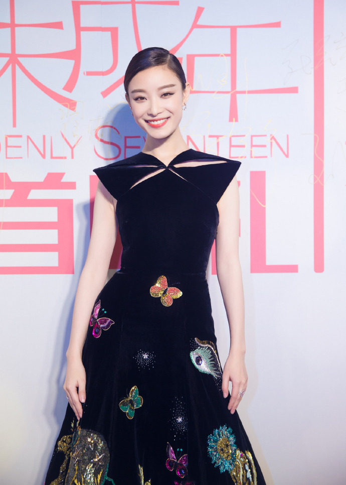 倪妮浅蓝色抹胸礼服活动图片  尽显优雅迷人魅力图片