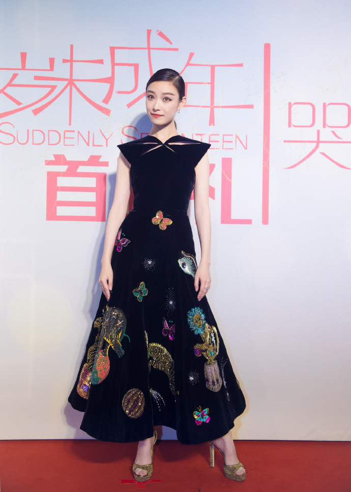 倪妮浅蓝色抹胸礼服活动图片  尽显优雅迷人魅力图片