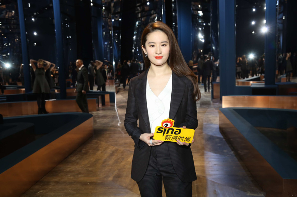 气质女神刘亦菲绝美性感妩媚写真图片 天仙姐姐的香肩雪肌图集图片